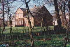 b932